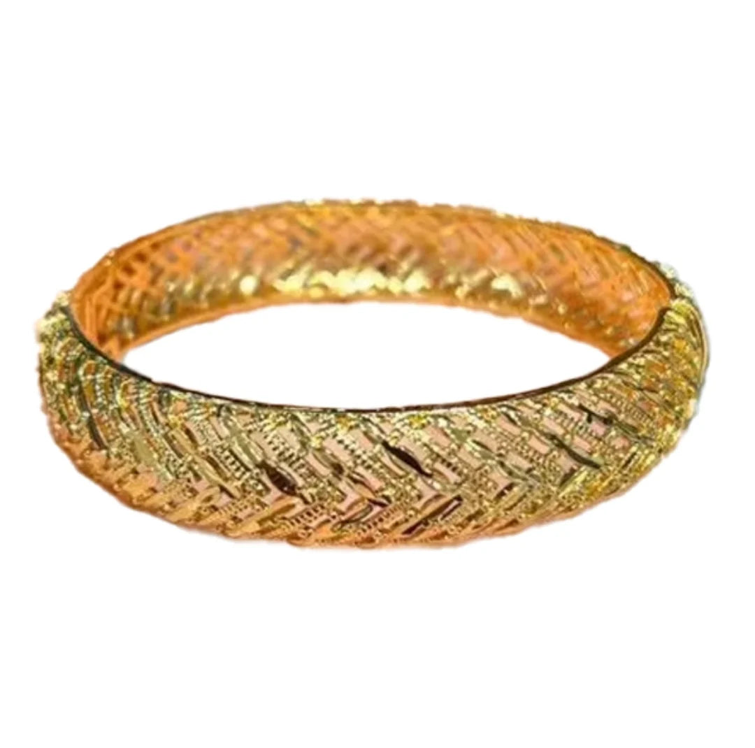 ⭐ Veloura Luxe Gold Bangle