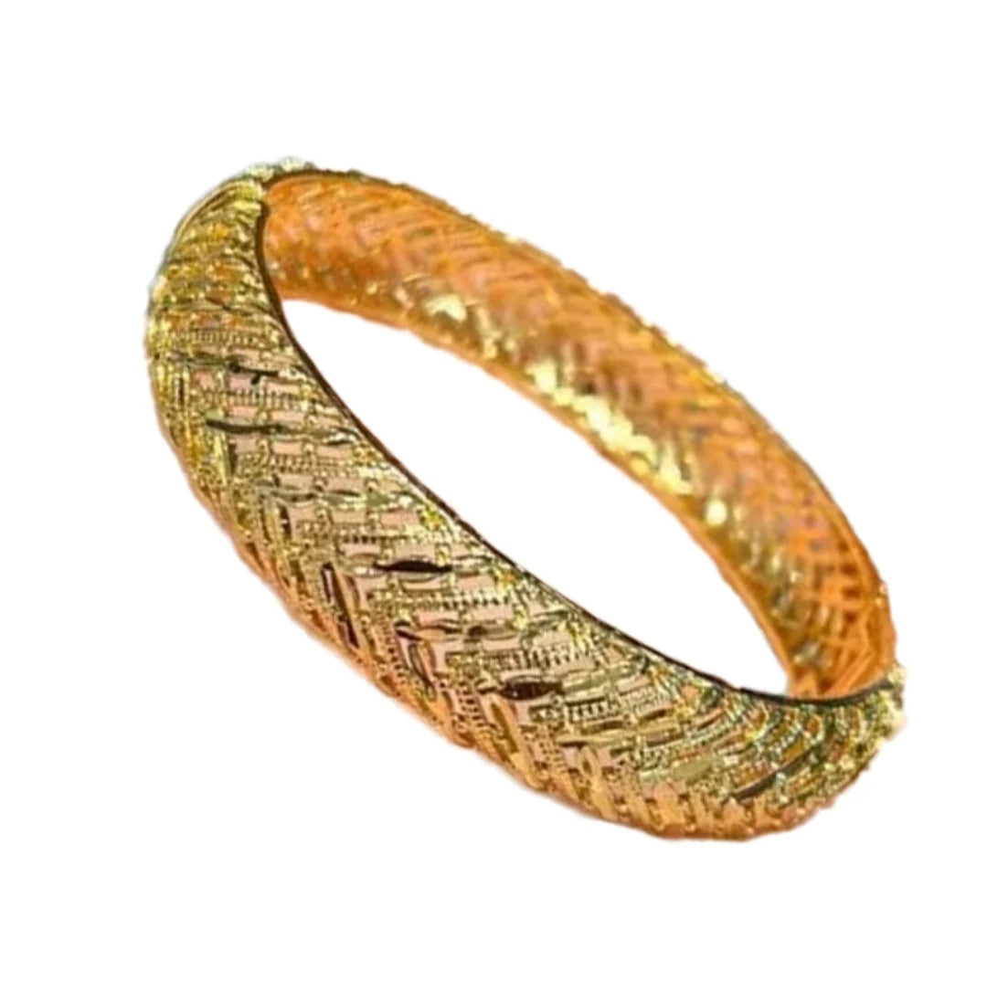 ⭐ Veloura Luxe Gold Bangle