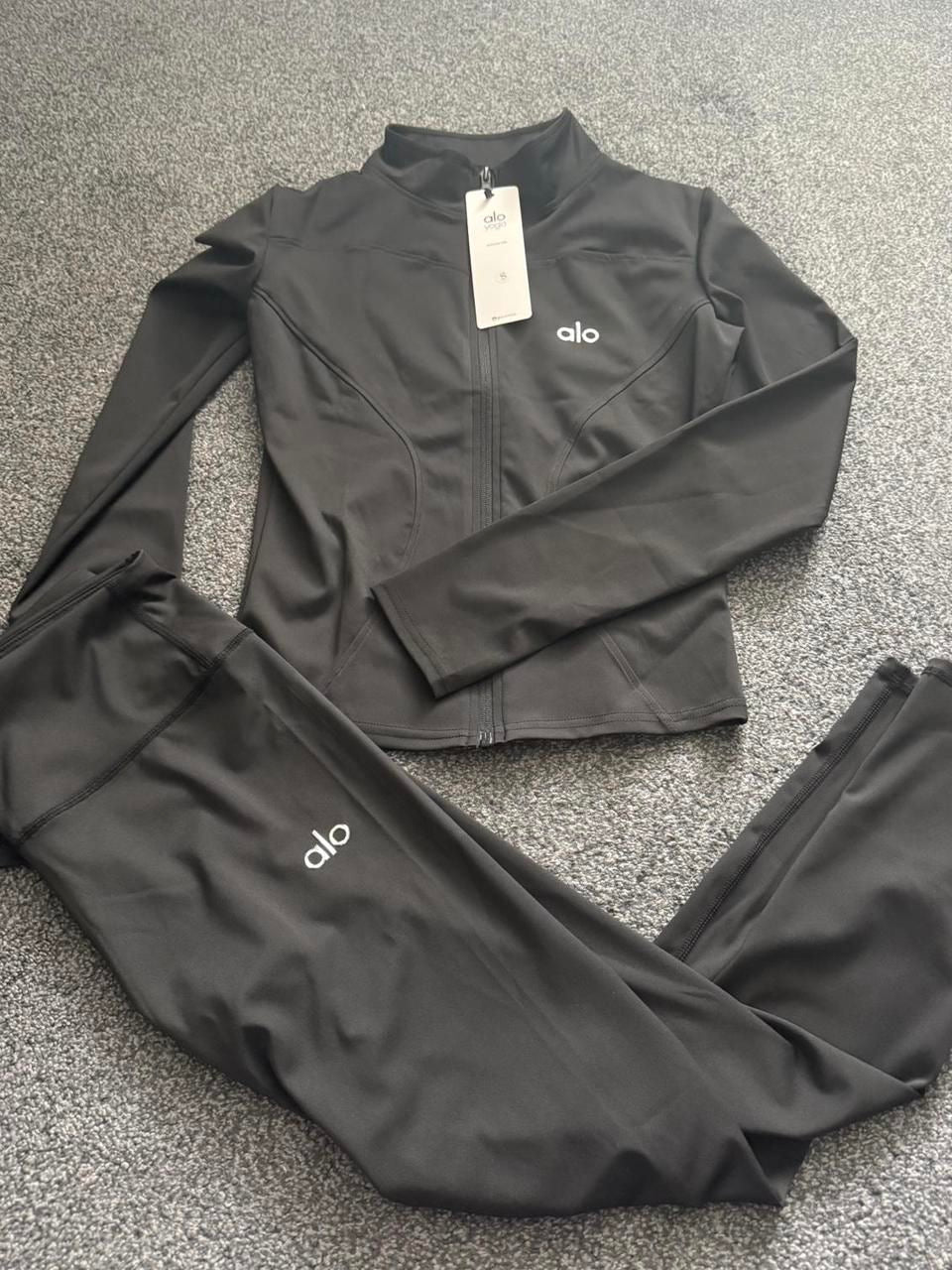 The viral aesthetic gym set! (Sale offer expired!)🎀2pc set!