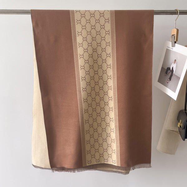 0bce4ed0-7402-46e6-9fb2-ce92a97bbd38.jpg Cashmere Warm Scarf