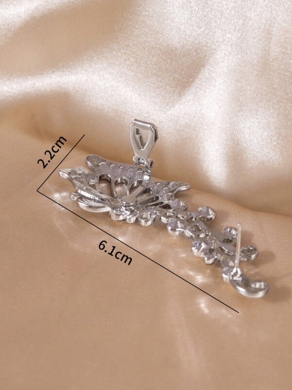 2be33e85-5be3-441a-934b-d1e5300483e2.jpg Hollow Flower Butterfly Ear Hook