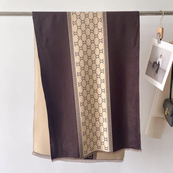 6e14126f-a42a-4db9-98da-3f38808e559f.jpg Cashmere Warm Scarf